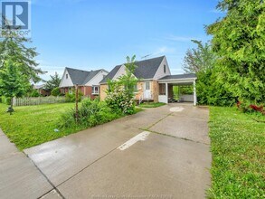 2455 Dominion Blvd in Windsor, ON - Building Photo - Building Photo