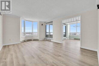 1480 Riverside Dr. in Ottawa, ON - Building Photo - Building Photo