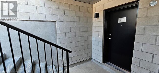 410 Northfield Dr W in Waterloo, ON - Building Photo - Building Photo