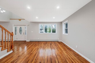 11 Frank St in Smithtown, NY - Building Photo - Building Photo