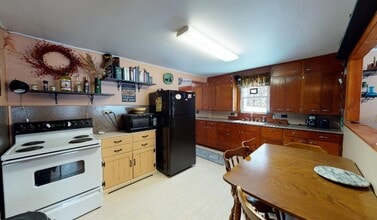 27 Lewis St in Greenville, ME - Building Photo - Building Photo