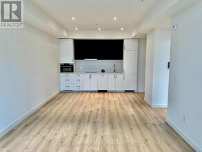 741-741 King St W in Kitchener, ON - Building Photo - Building Photo
