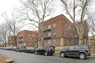 Bayside Manor in Bayside, NY - Building Photo - Building Photo