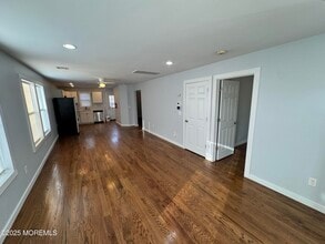 52 Center St in Toms River, NJ - Building Photo - Building Photo