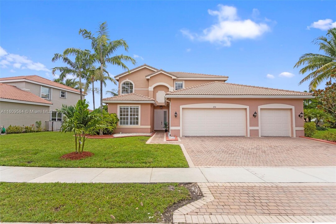 4116 SW 179th Way in Miramar, FL - Foto de edificio