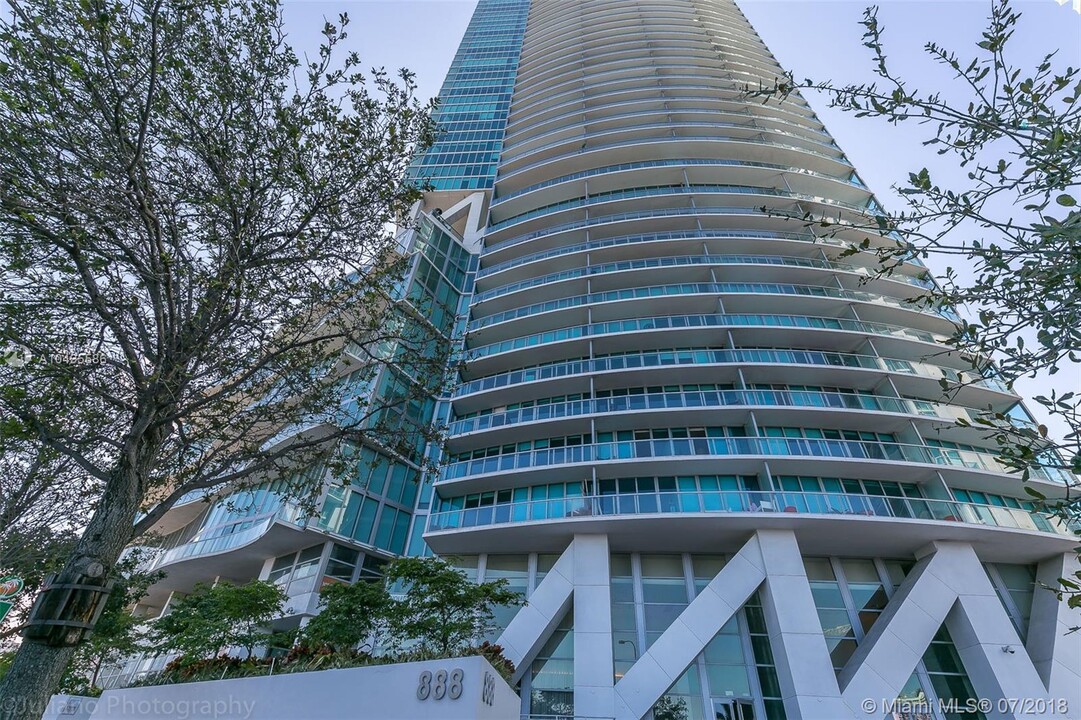 888 Biscayne Blvd, Unit 311 in Miami, FL - Building Photo