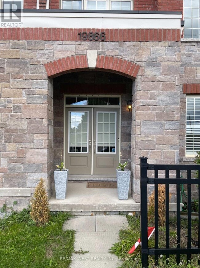 property at 19866 Leslie St