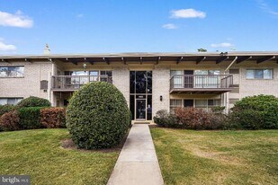4965 Americana Dr in Annandale, VA - Building Photo