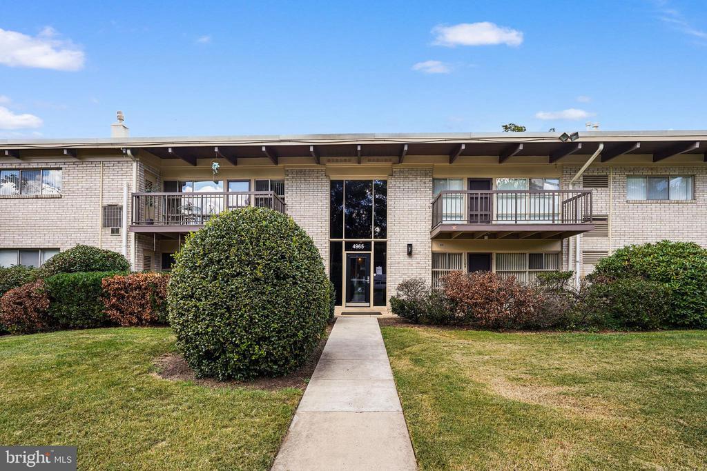 4965 Americana Dr in Annandale, VA - Foto de edificio