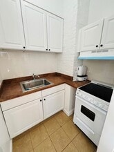 420 Littleworth Ln in Sea Cliff, NY - Foto de edificio - Building Photo