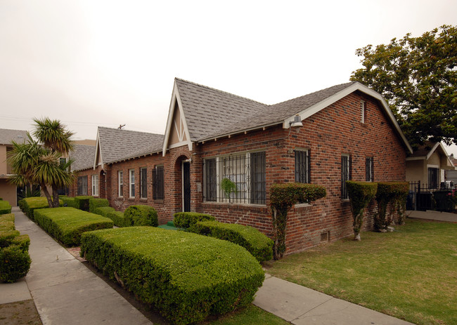 923-929 W 75th St in Los Angeles, CA - Building Photo - Building Photo