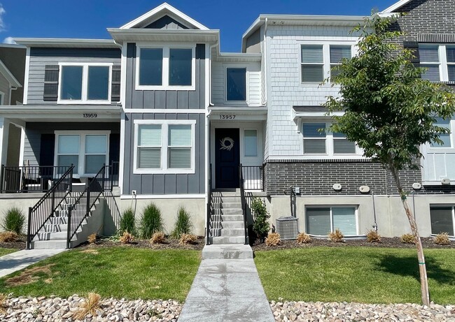 property at 13957 Silver Peak Ln