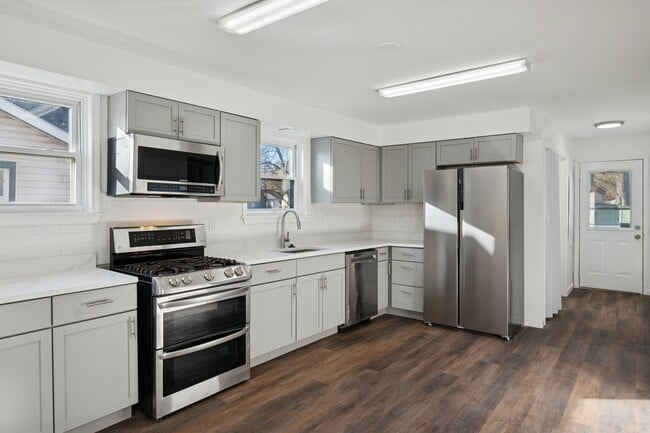 20916 Pinecrest St in Taylor, MI - Foto de edificio - Building Photo