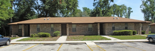 Hammock Oaks Apartments in Newberry, FL - Building Photo - Building Photo