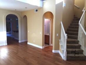 305 Diamante Way in Oceanside, CA - Foto de edificio - Building Photo