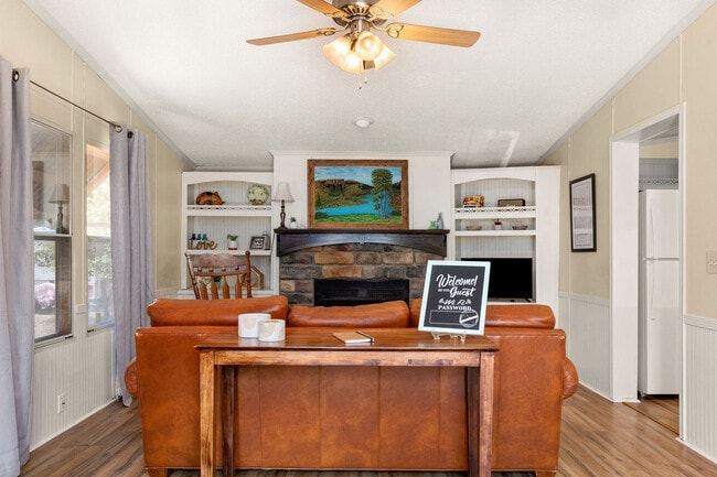 705 Firefly Dr in Canyon Lake, TX - Building Photo - Building Photo