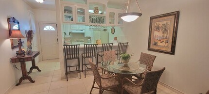 107 E Bahama St in South Padre Island, TX - Foto de edificio - Building Photo