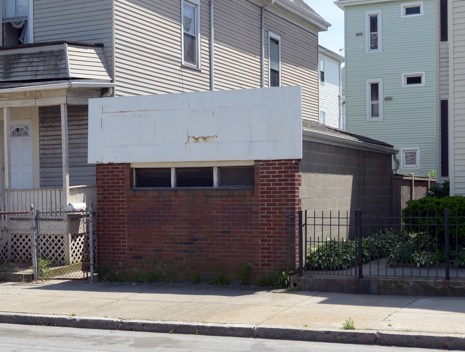 280-282 Sawyer St in New Bedford, MA - Building Photo