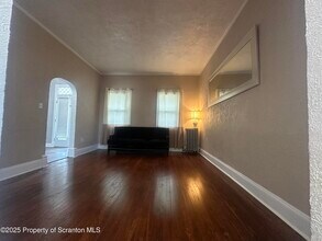 821 Maple St in Scranton, PA - Building Photo - Building Photo