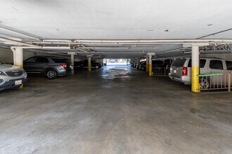 Terrace Apartments in Van Nuys, CA - Foto de edificio - Building Photo