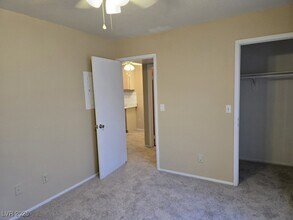 5111 S Lindell Rd in Las Vegas, NV - Building Photo - Building Photo