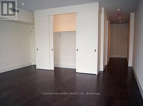 866 College St in Toronto, ON - Building Photo - Building Photo