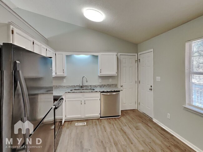 712 14th Ave NW in Center Point, AL - Foto de edificio - Building Photo