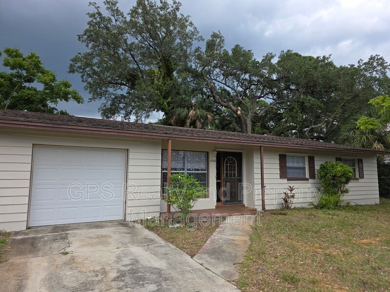 1030 Pine Valley Ln in Titusville, FL - Foto de edificio
