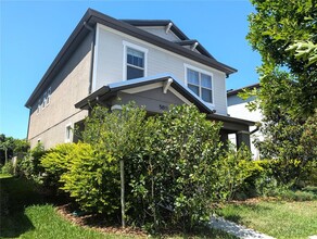 5811 Colony Glen Rd in Lithia, FL - Foto de edificio - Building Photo