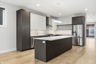 1042 S Oakley Blvd in Chicago, IL - Building Photo - Building Photo