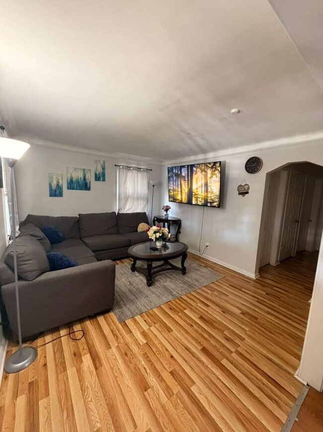 24800 Dunning St in Dearborn, MI - Building Photo - Building Photo