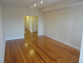 4846 N Drake Ave, Unit 2 in Chicago, IL - Building Photo - Building Photo