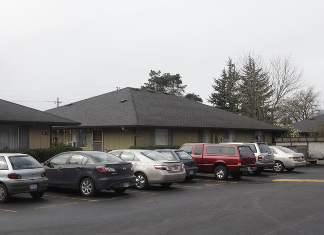 Forest Villa in Forest Grove, OR - Foto de edificio - Building Photo