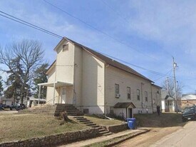 201 S 9th St in Sarcoxie, MO - Building Photo