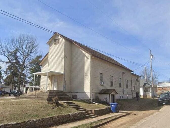 201 S 9th St in Sarcoxie, MO - Building Photo