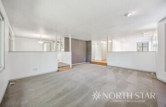 5103 SW Santa Monica Ct in Portland, OR - Building Photo - Building Photo