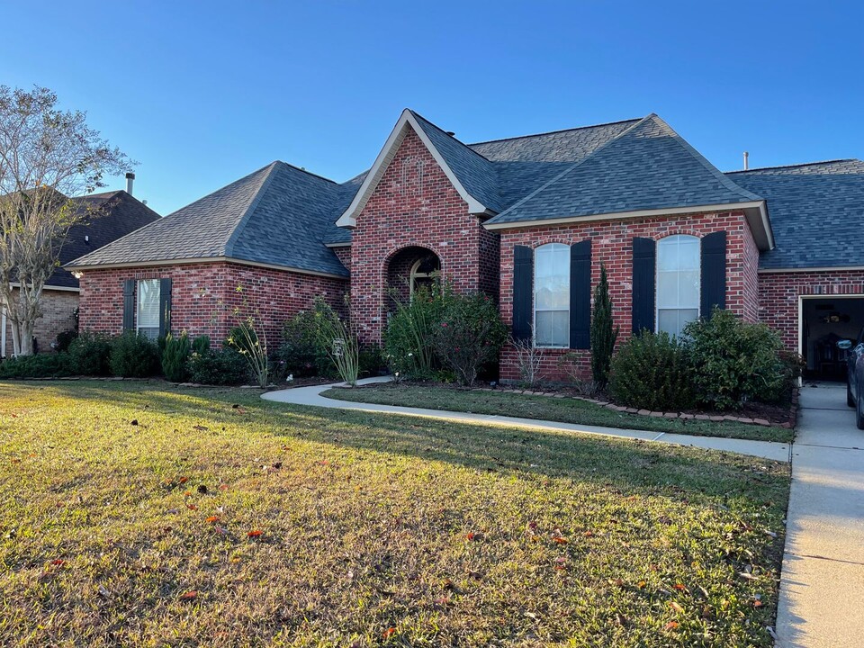 569 Clayton Ct in Slidell, LA - Building Photo