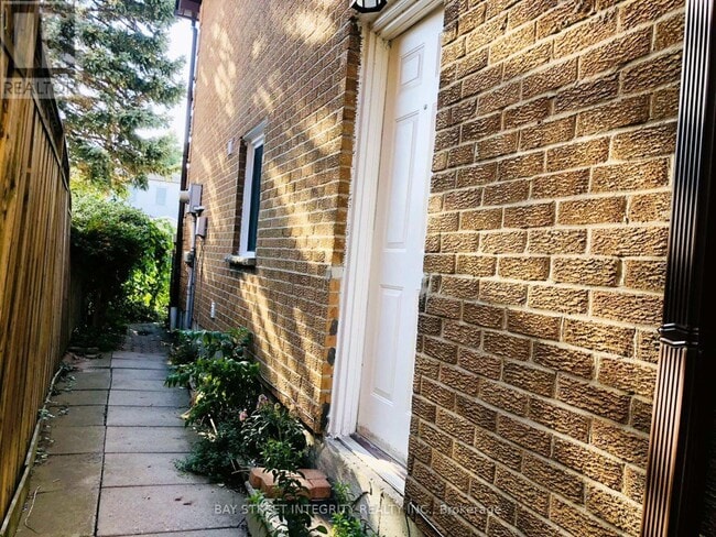 4145 Quaker Hill Dr in Mississauga, ON - Building Photo - Building Photo