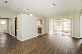 646 Jaguar Ct in Kissimmee, FL - Building Photo - Building Photo