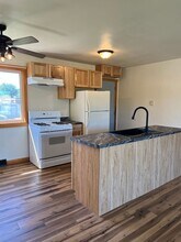 1202 Mosinee Ave-Unit -1/2 in Mosinee, WI - Foto de edificio - Building Photo