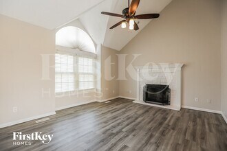 1009 Peggy Dr in Greenwood, MO - Building Photo - Building Photo