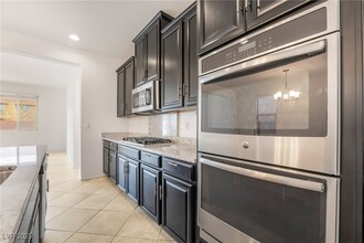8103 Lennox View Ln in Las Vegas, NV - Foto de edificio - Building Photo