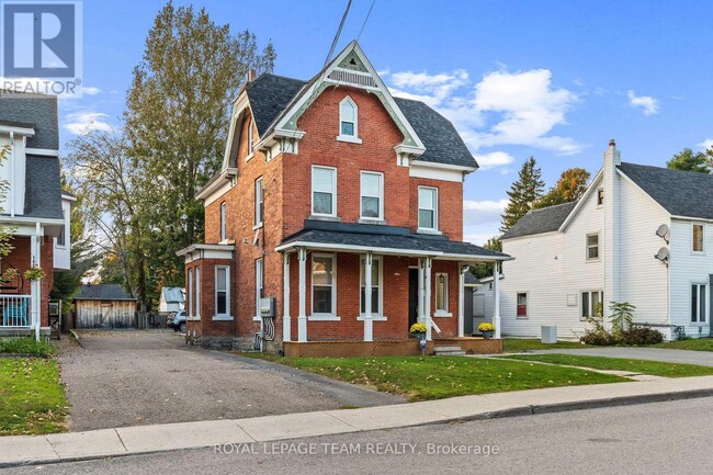 258-258 John St N in Arnprior, ON - Building Photo - Building Photo