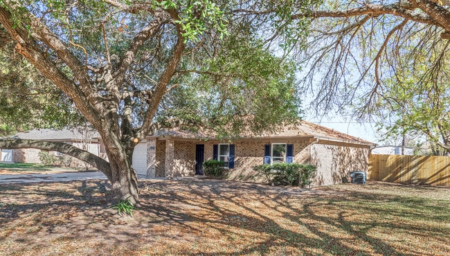 3900 Sioux Cir in Bryan, TX - Building Photo - Building Photo