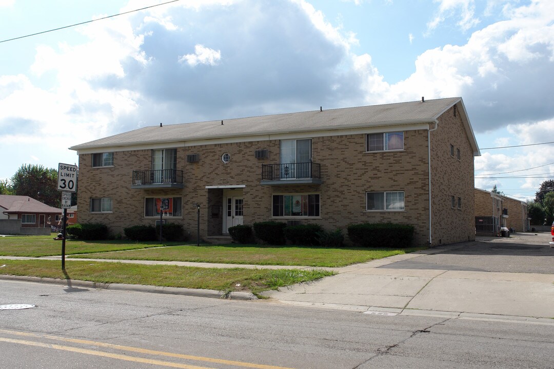 14590 Stephens Dr in Eastpointe, MI - Building Photo