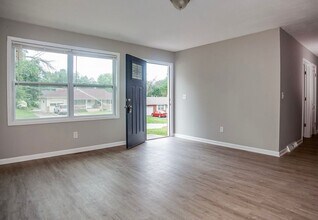 5103 NE 44th Terrace in Kansas City, MO - Building Photo - Building Photo