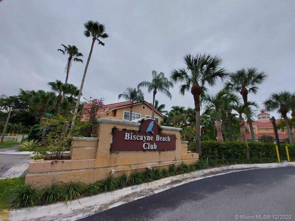 10441 SW 155th Ct-Unit -922 in Miami, FL - Building Photo