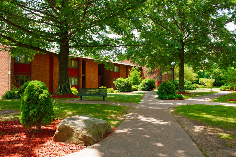 Monroeville Apartments at Deauville Park in Monroeville, PA - Foto de edificio