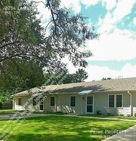 2054 Lambertson Ln in Salina, KS - Building Photo