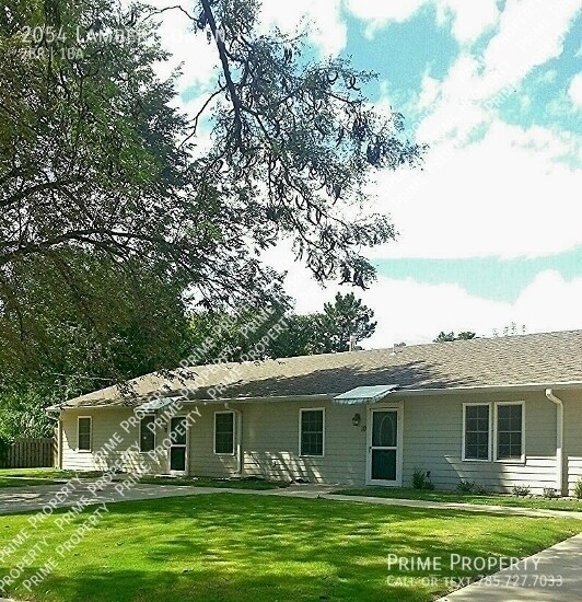 2054 Lambertson Ln in Salina, KS - Building Photo